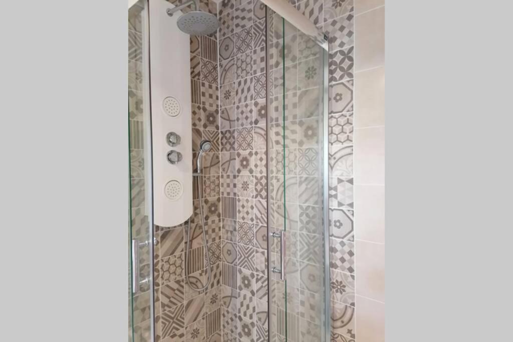 Les Etapes Chartraines Parking Wifi Jaccuzi Chartres Exterior foto